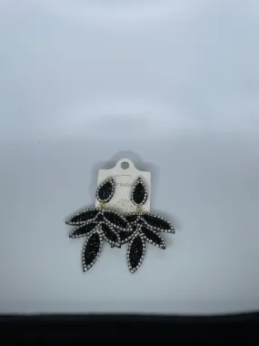 Black beaded earrings w/rhinestones