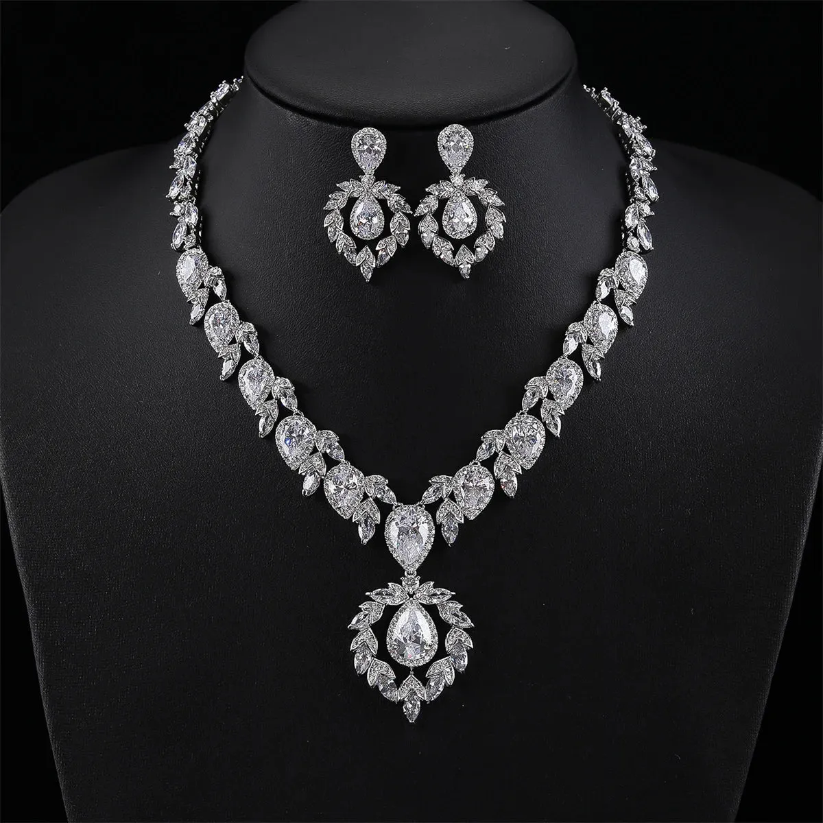 Luxury Bridal Jewelry Set Gorgeous Waterdrop Cubic Zirconia Ladies Party Wedding Necklace And Earrings Set  CN11091