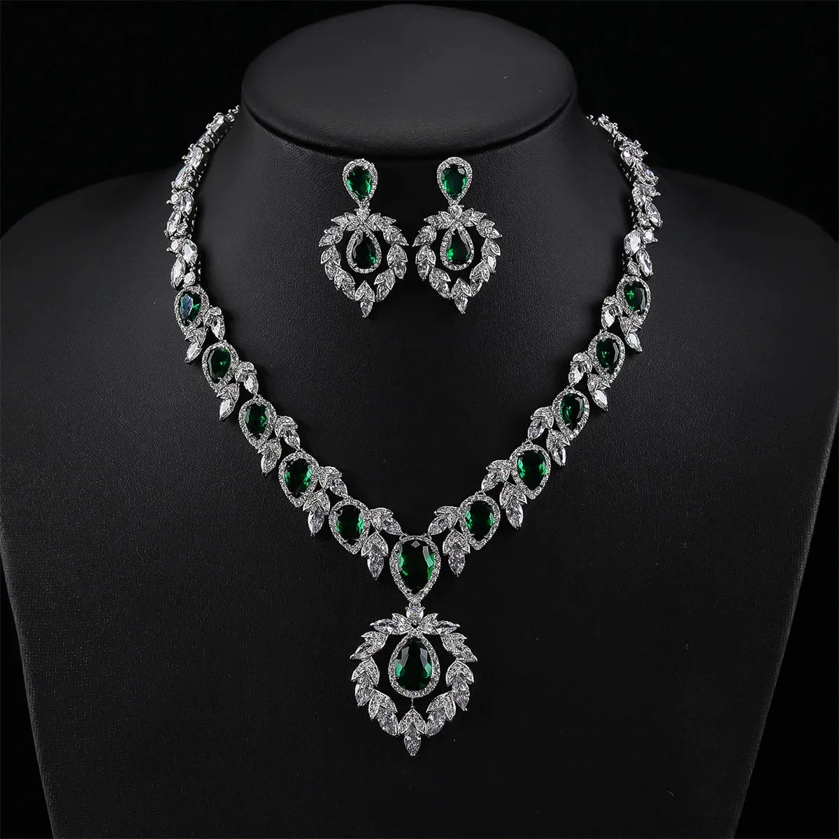 Luxury Bridal Jewelry Set Gorgeous Waterdrop Cubic Zirconia Ladies Party Wedding Necklace And Earrings Set  CN11091