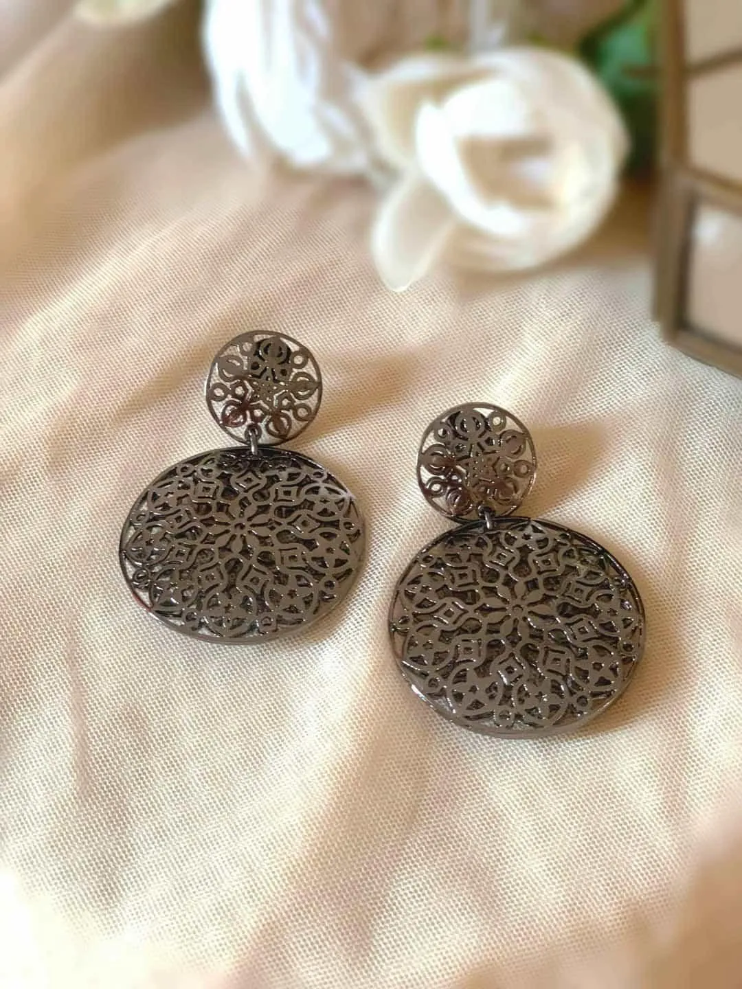 Minimalistic Stencil Earring Gold