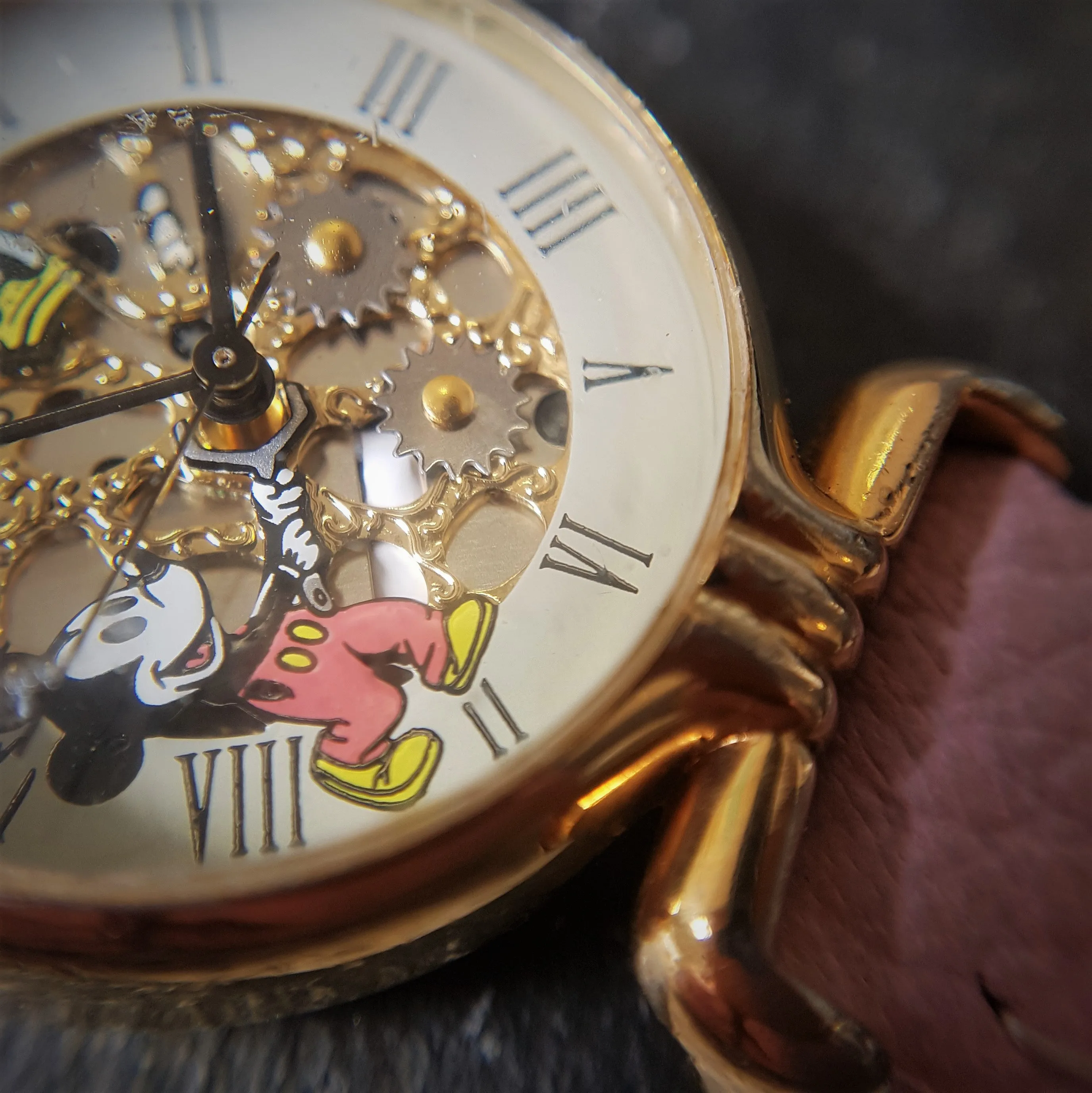 Vintage Women's Disney Gold Plated Quartz Watch // With Miki Mouse And Donald Duck Watch Face Design